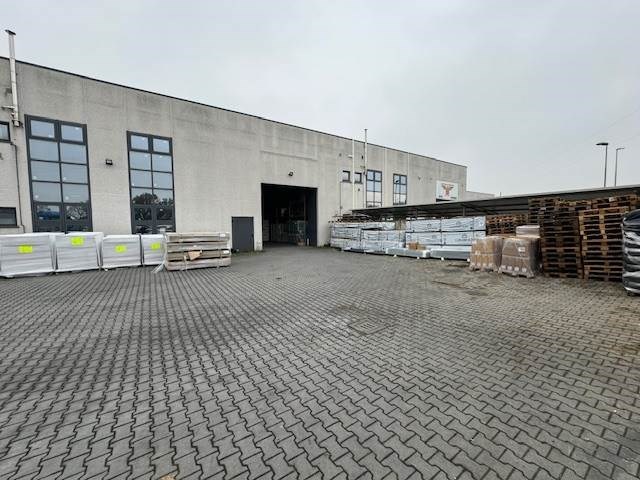 locale commerciale in affitto a Trivolzio