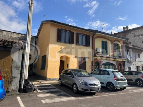 appartamento in affitto a Vellezzo Bellini