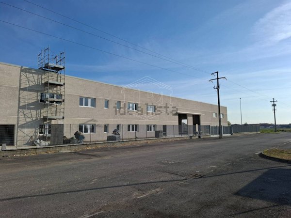 capannone in affitto a Vellezzo Bellini in zona Giovenzano