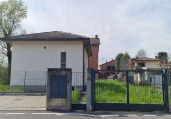 locale commerciale in affitto a Vellezzo Bellini