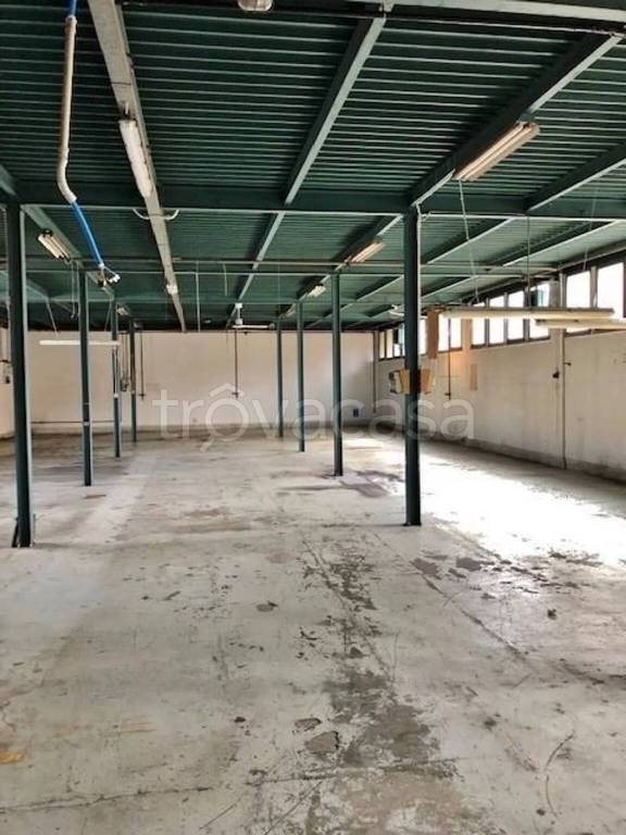 locale commerciale in affitto a Vigevano