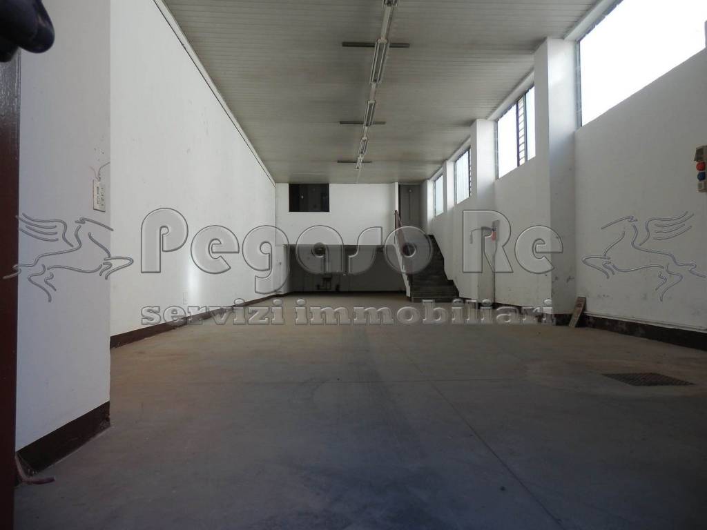 locale commerciale in affitto a Vigevano