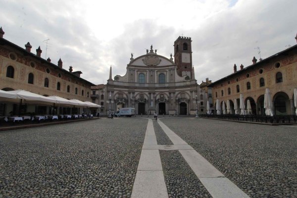 negozio in affitto a Vigevano