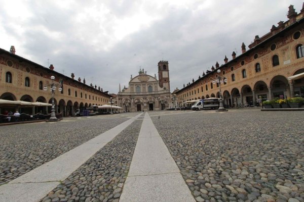 negozio in affitto a Vigevano