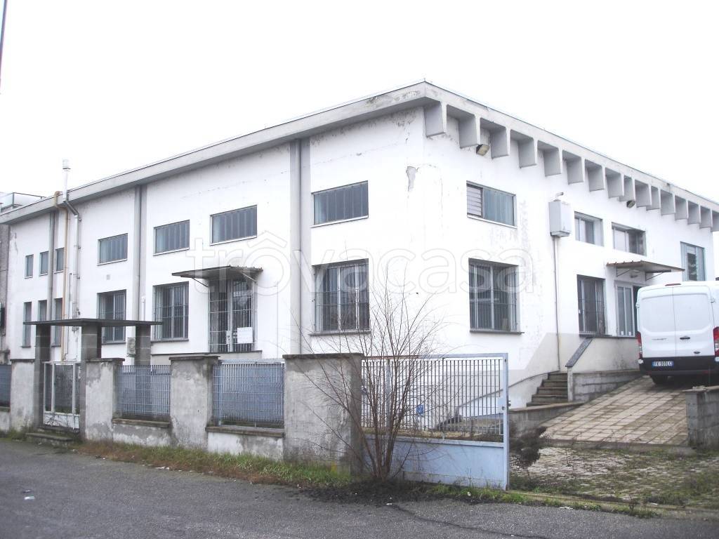 locale commerciale in affitto a Vigevano