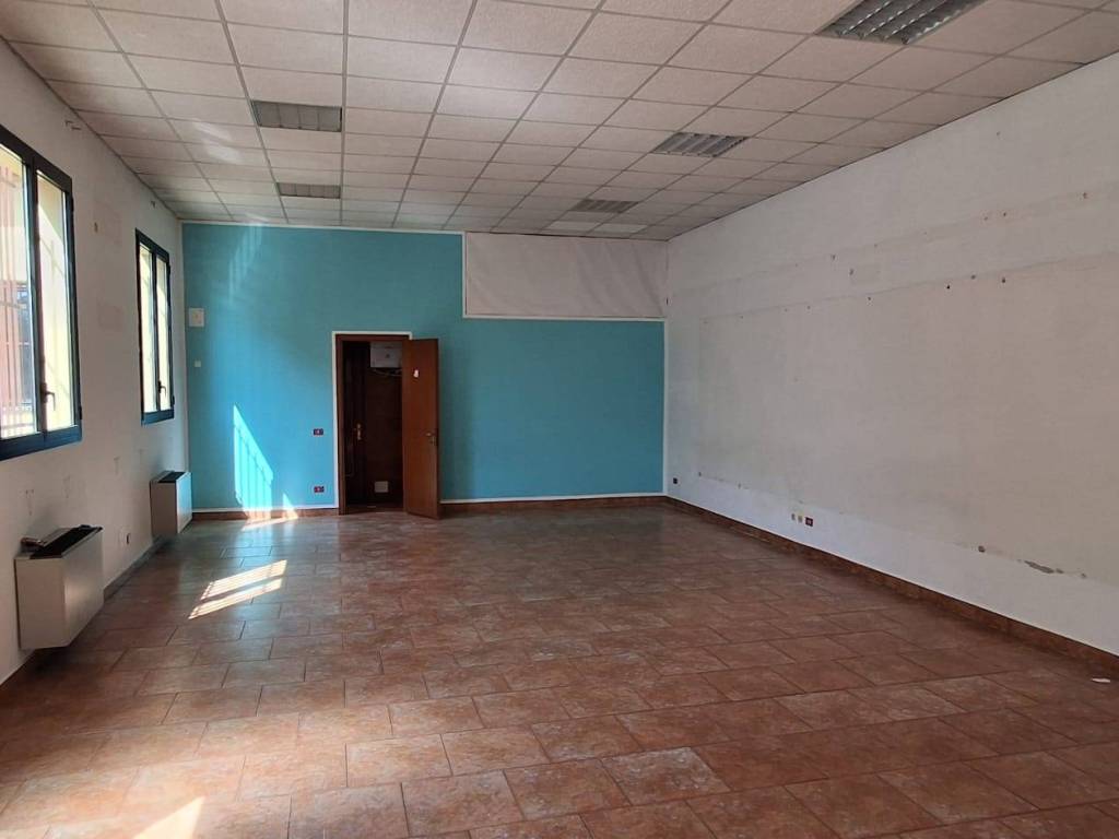 locale commerciale in affitto a Vigevano