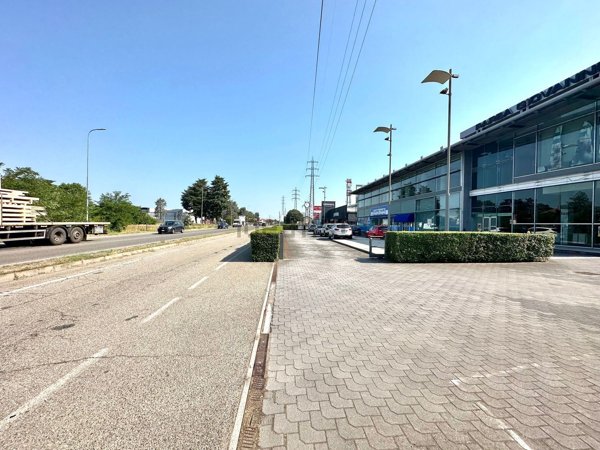 locale commerciale in affitto a Vigevano