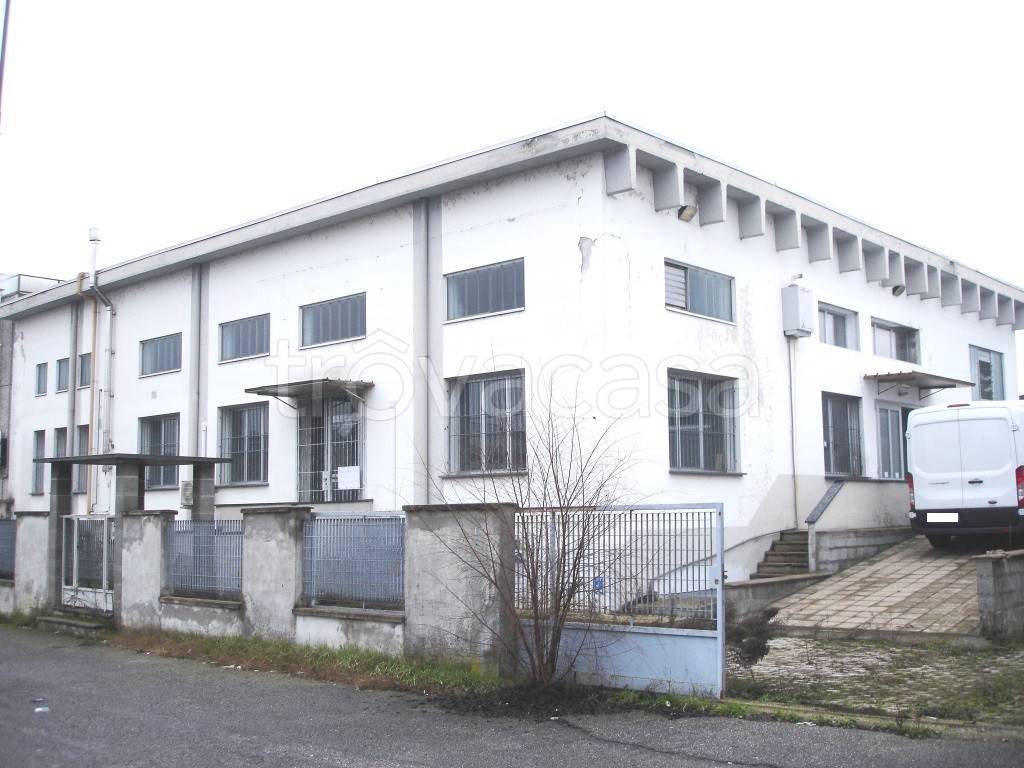 locale commerciale in affitto a Vigevano