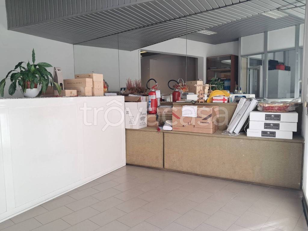 locale commerciale in affitto a Vigevano