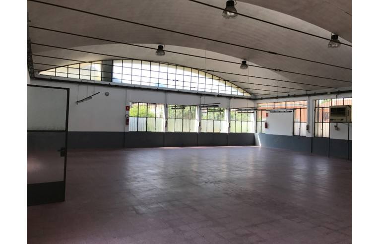 locale commerciale in affitto a Vigevano