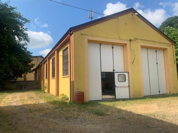 locale commerciale in affitto a Vigevano