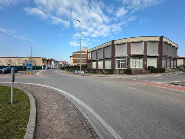 negozio in affitto a Vigevano