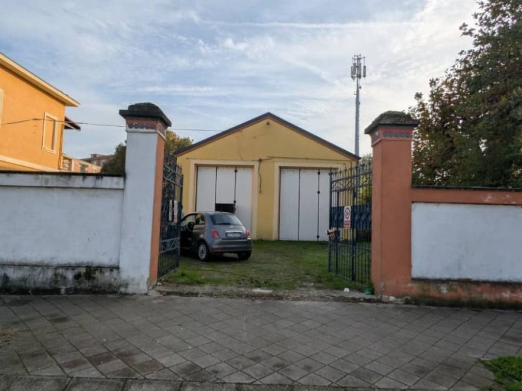 locale commerciale in affitto a Vigevano