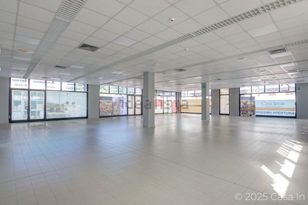 locale commerciale in affitto a Vigevano