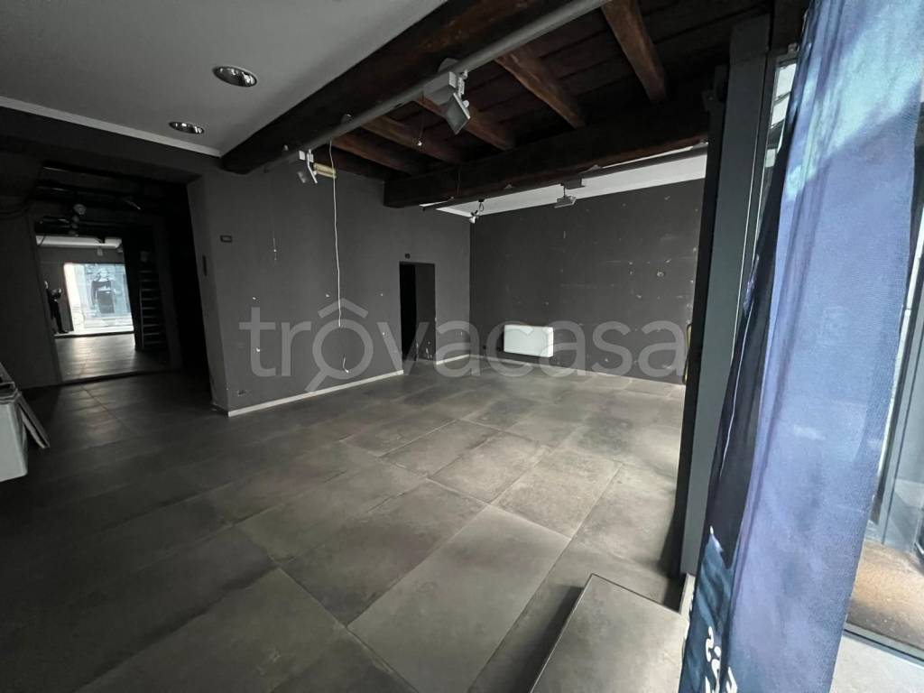 negozio in affitto a Vigevano