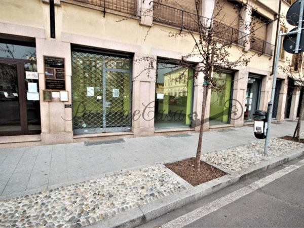 negozio in affitto a Vigevano