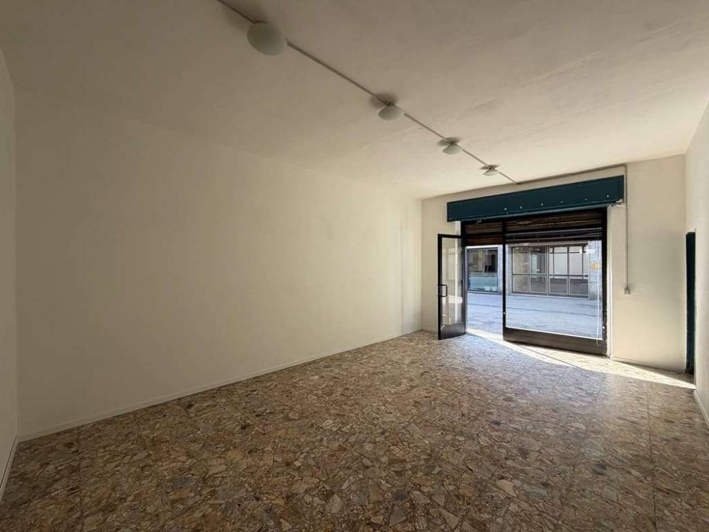 negozio in affitto a Vigevano