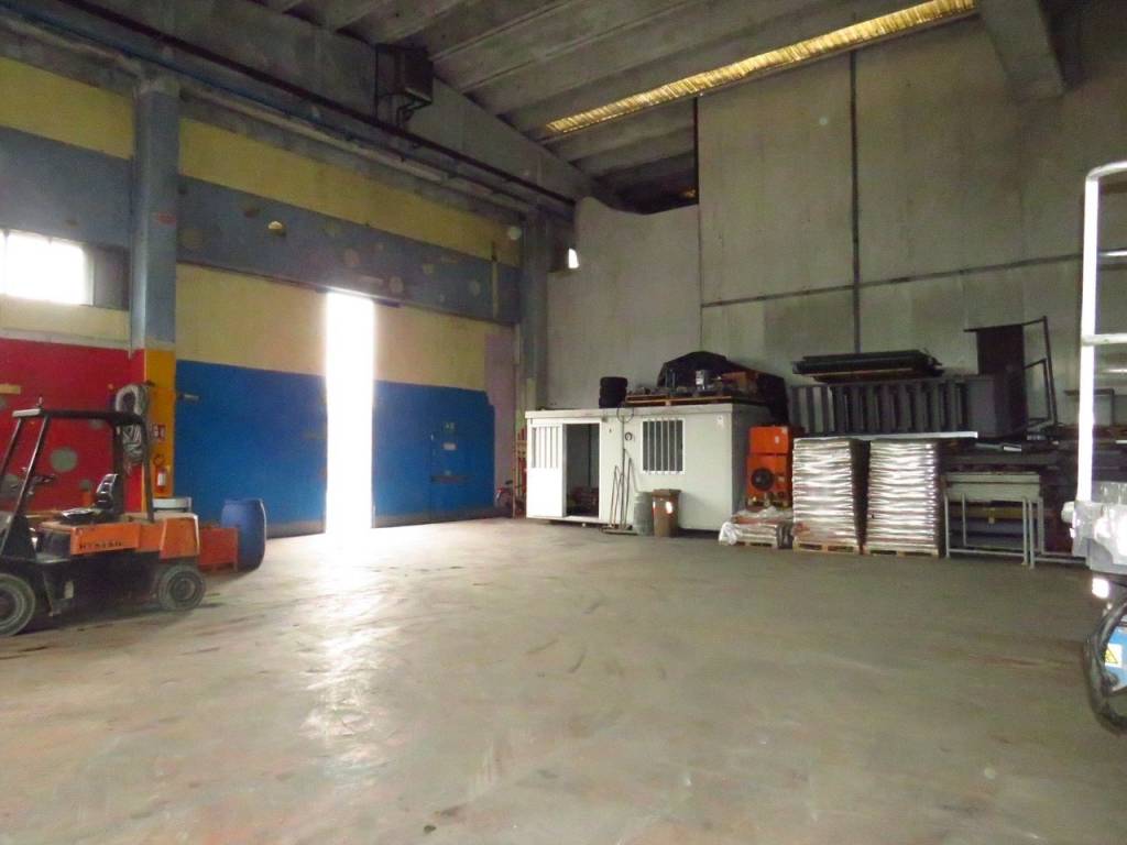 locale commerciale in affitto a Vigevano in zona Fogliano
