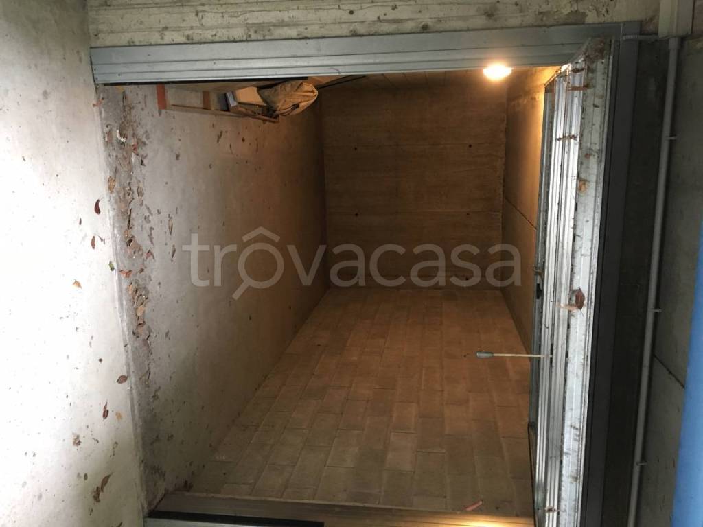 box auto in affitto a Vigevano