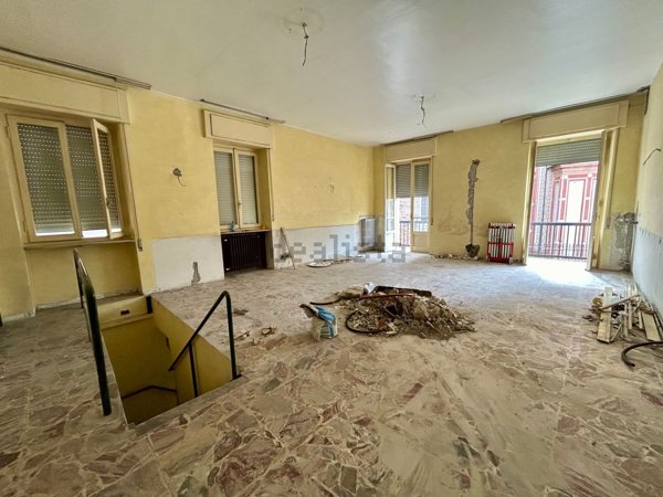 locale commerciale in affitto a Voghera