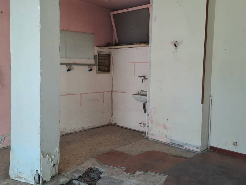 negozio in affitto a Voghera