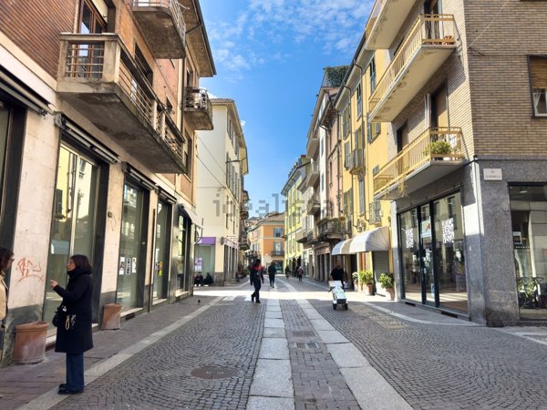 negozio in affitto a Voghera