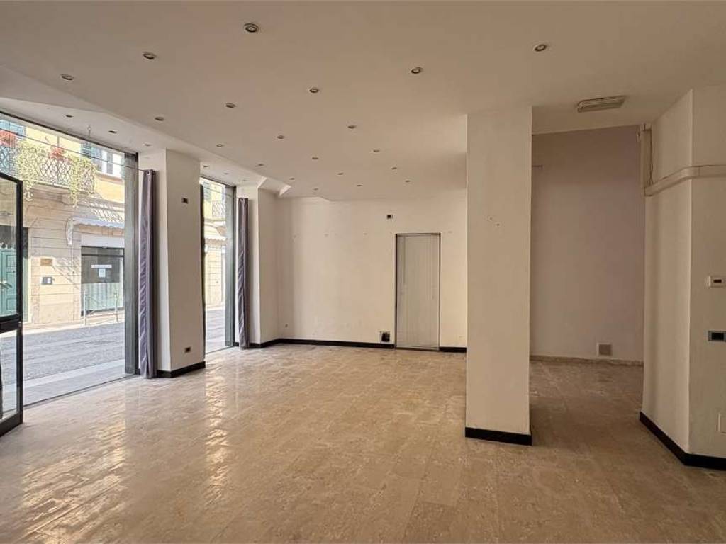 negozio in affitto a Voghera