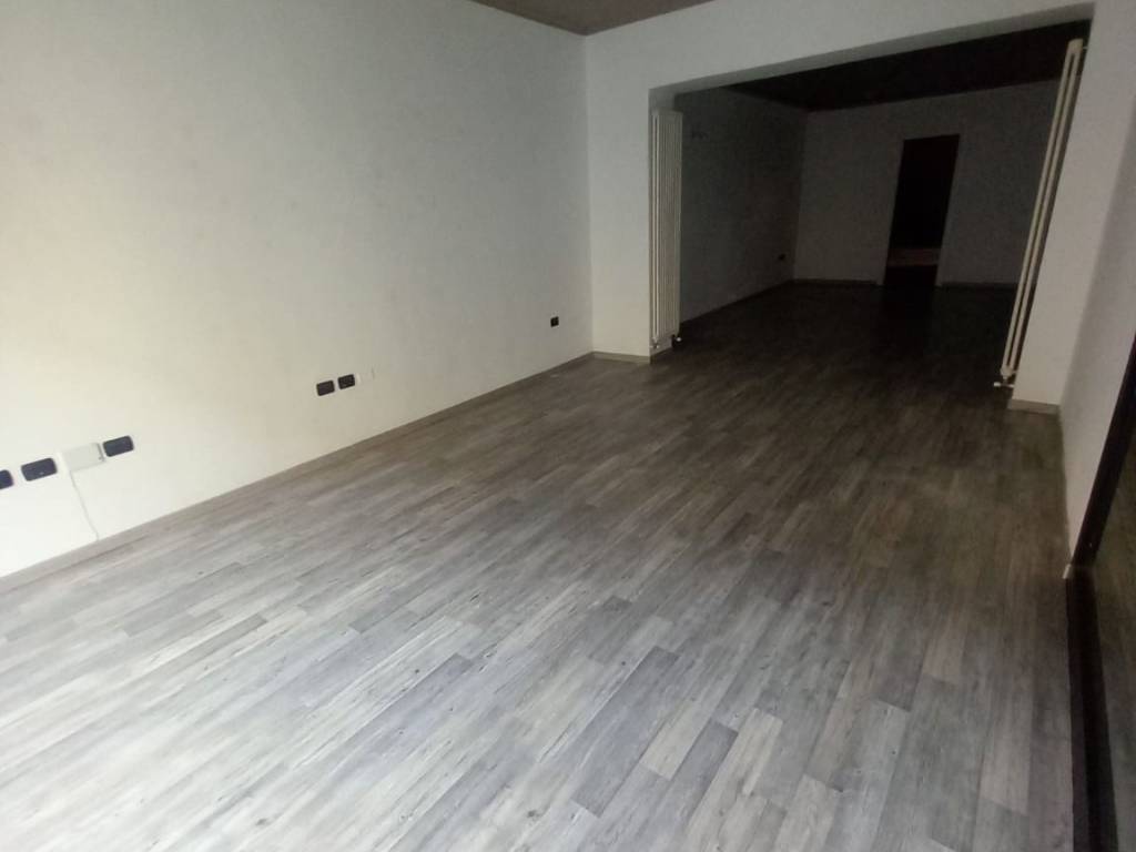 negozio in affitto a Voghera