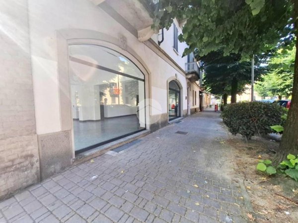 negozio in affitto a Voghera