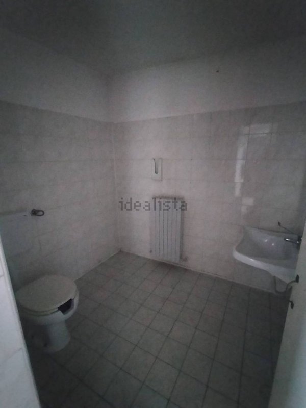 negozio in affitto a Voghera