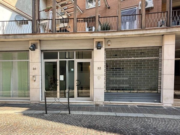 negozio in affitto a Voghera