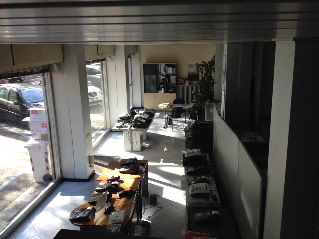 negozio in affitto a Voghera