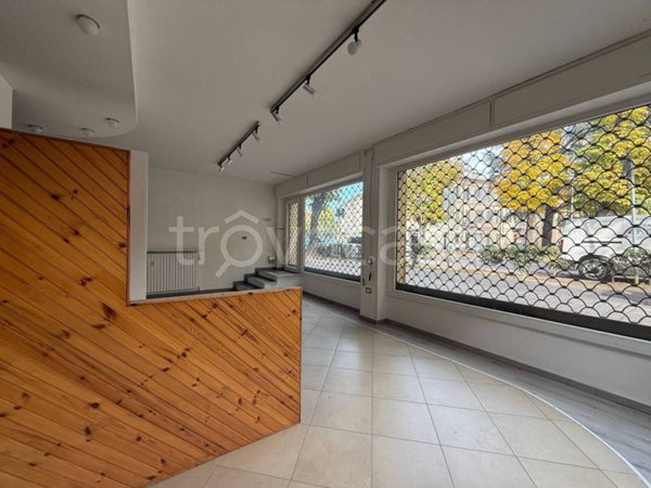 negozio in affitto a Voghera