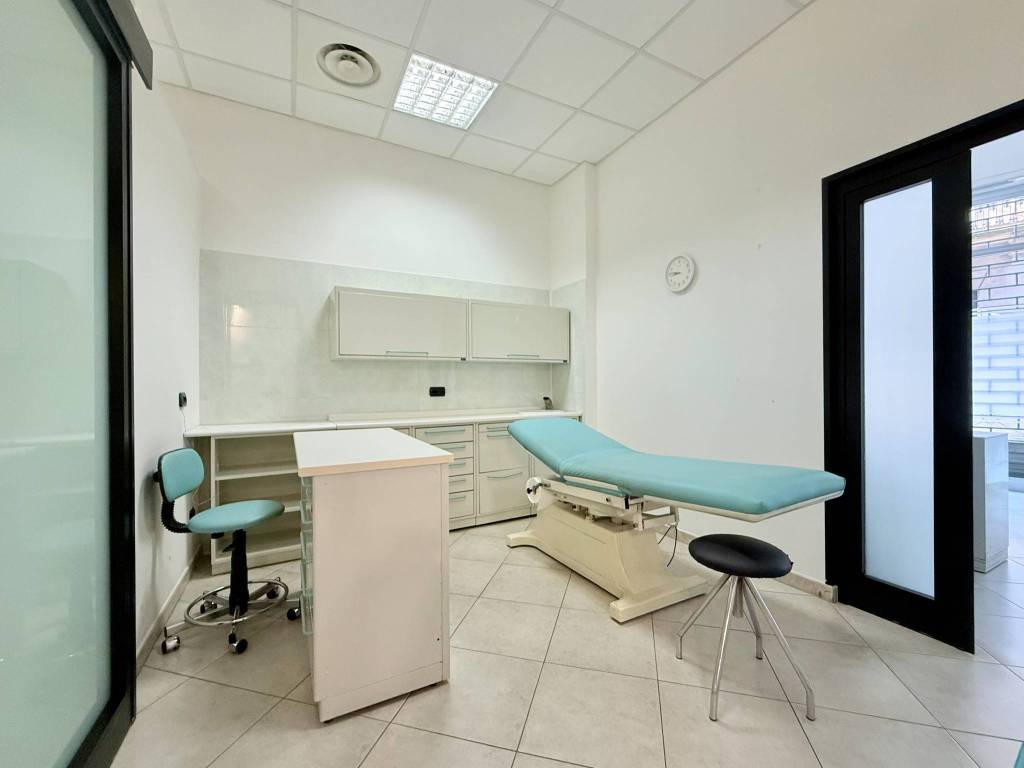 negozio in affitto a Voghera