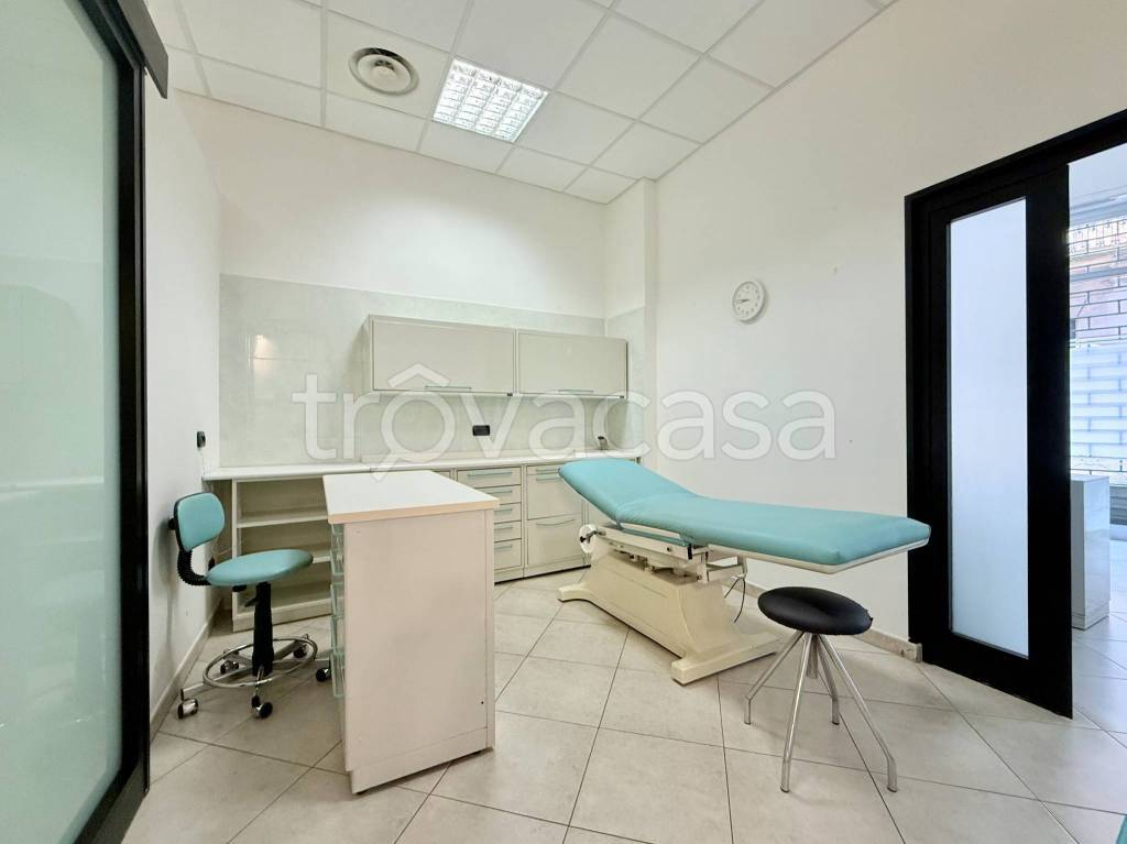 negozio in affitto a Voghera