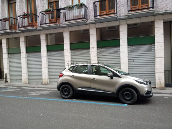 locale commerciale in affitto a Voghera