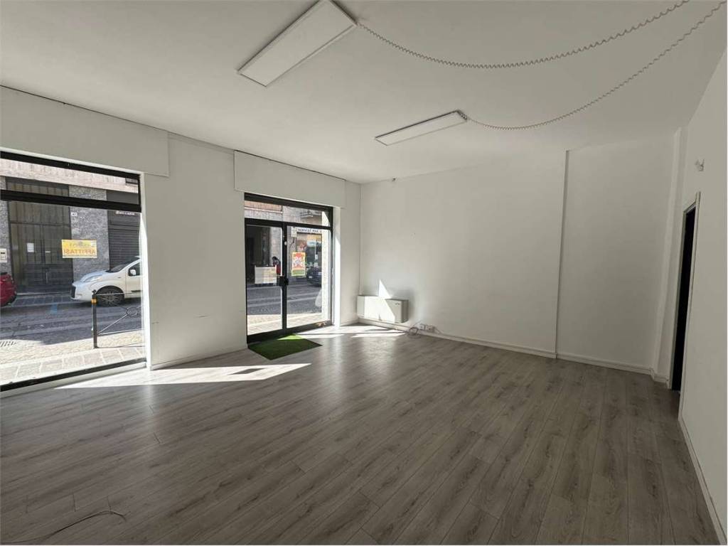 negozio in affitto a Voghera