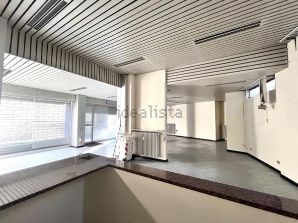 negozio in affitto a Voghera