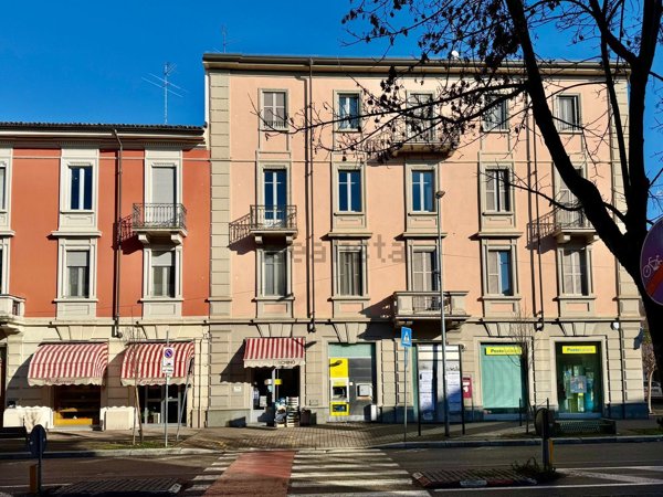 negozio in affitto a Voghera