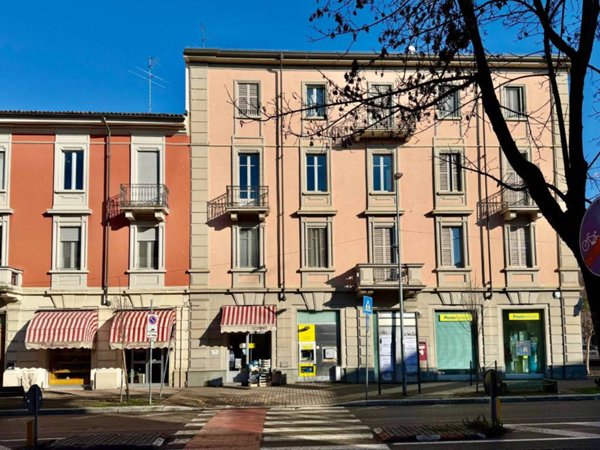 negozio in affitto a Voghera