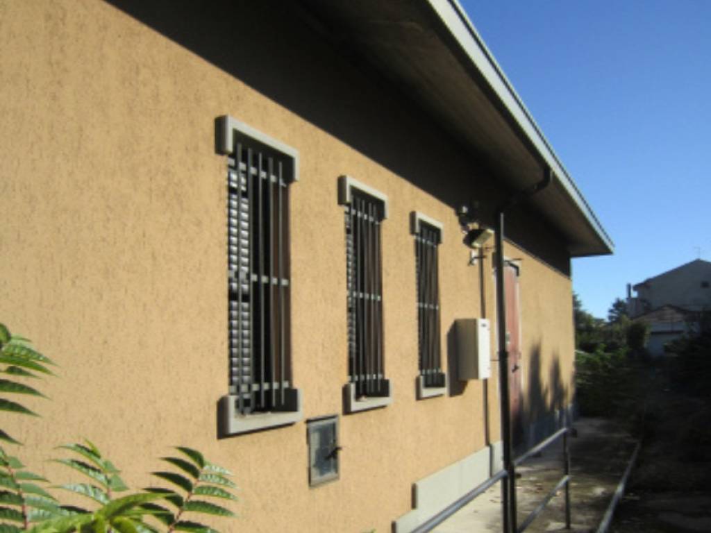 locale commerciale in affitto a Voghera