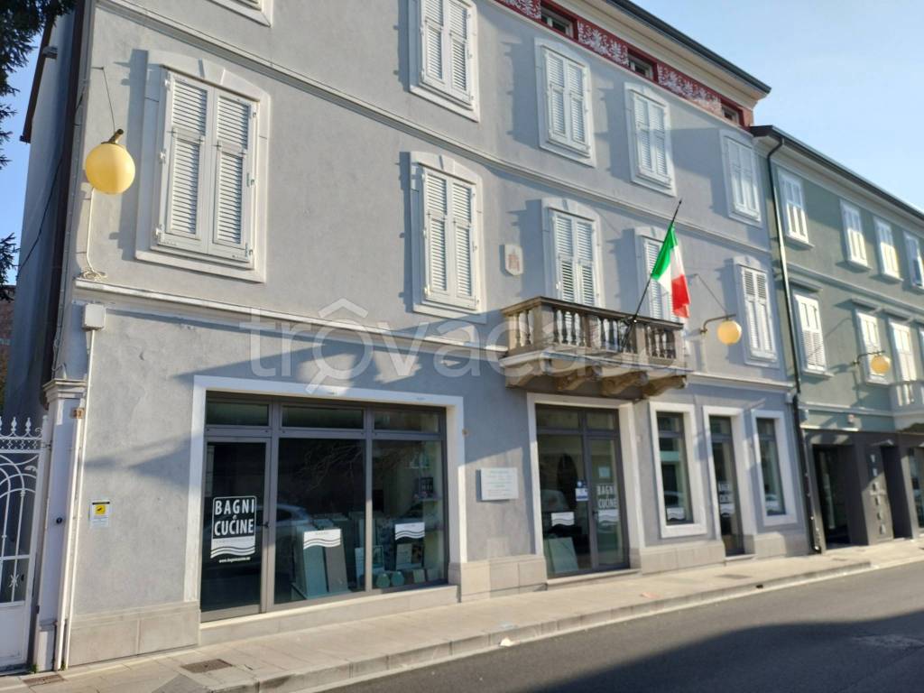 negozio in affitto a Voghera