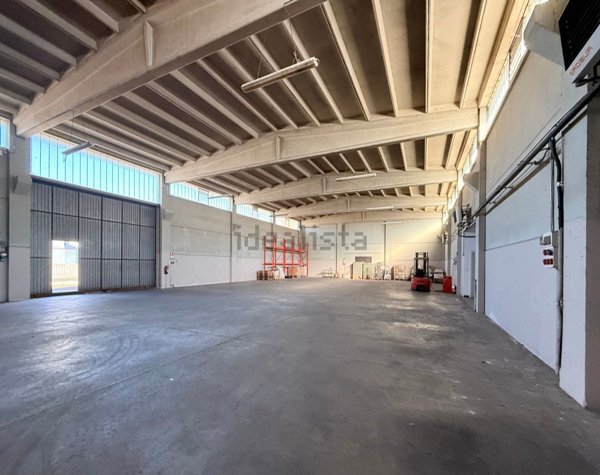 capannone in affitto a Voghera