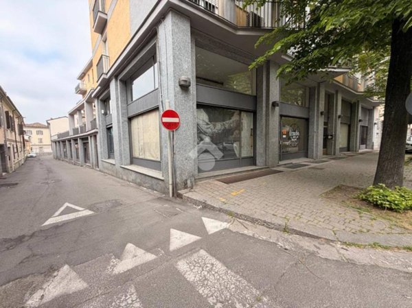 negozio in affitto a Voghera