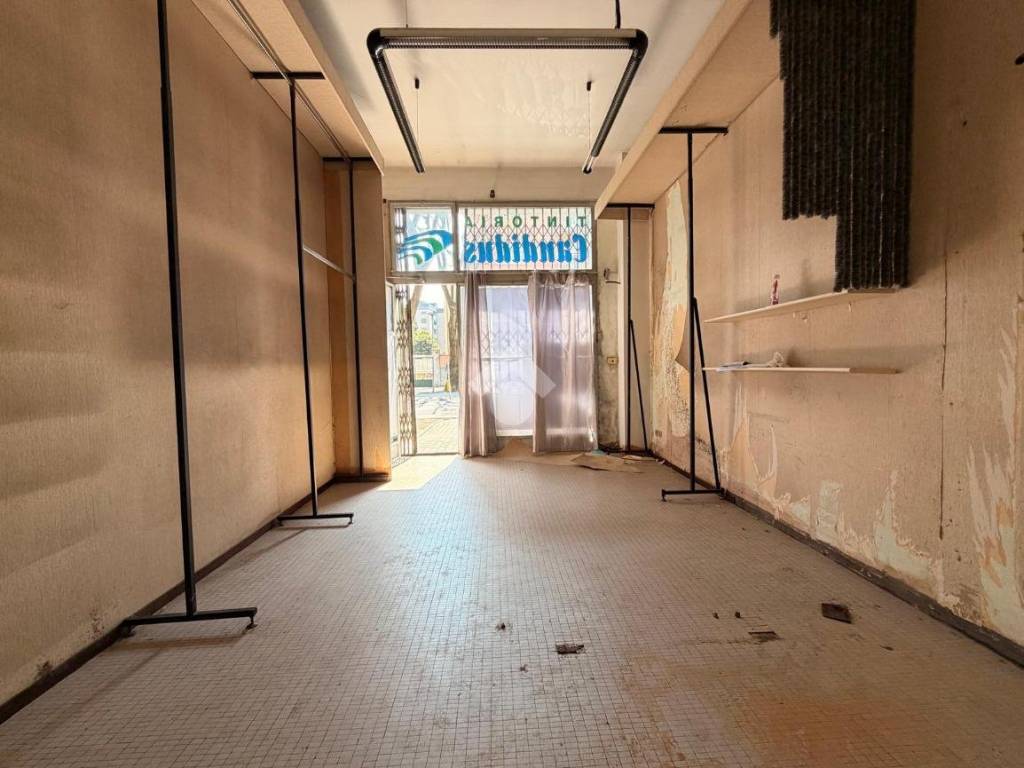 negozio in affitto a Voghera