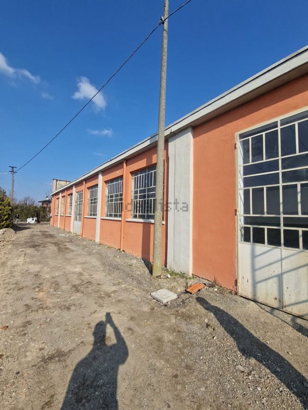 capannone in affitto a Voghera
