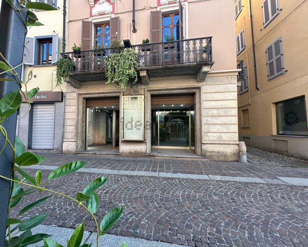 negozio in affitto a Voghera