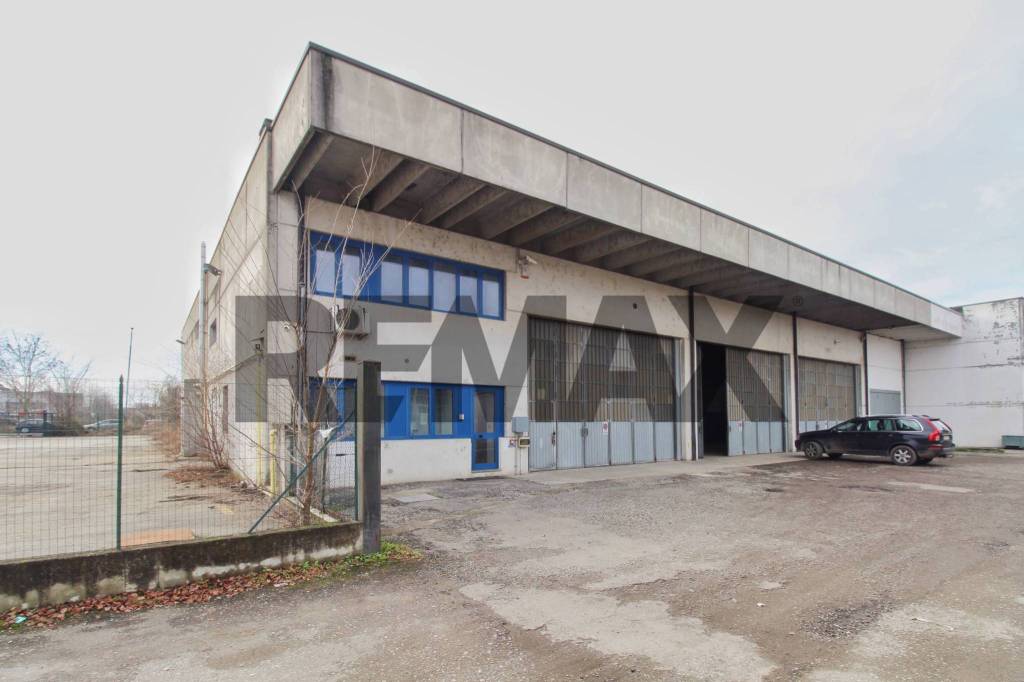 capannone in affitto a Voghera in zona Medassino