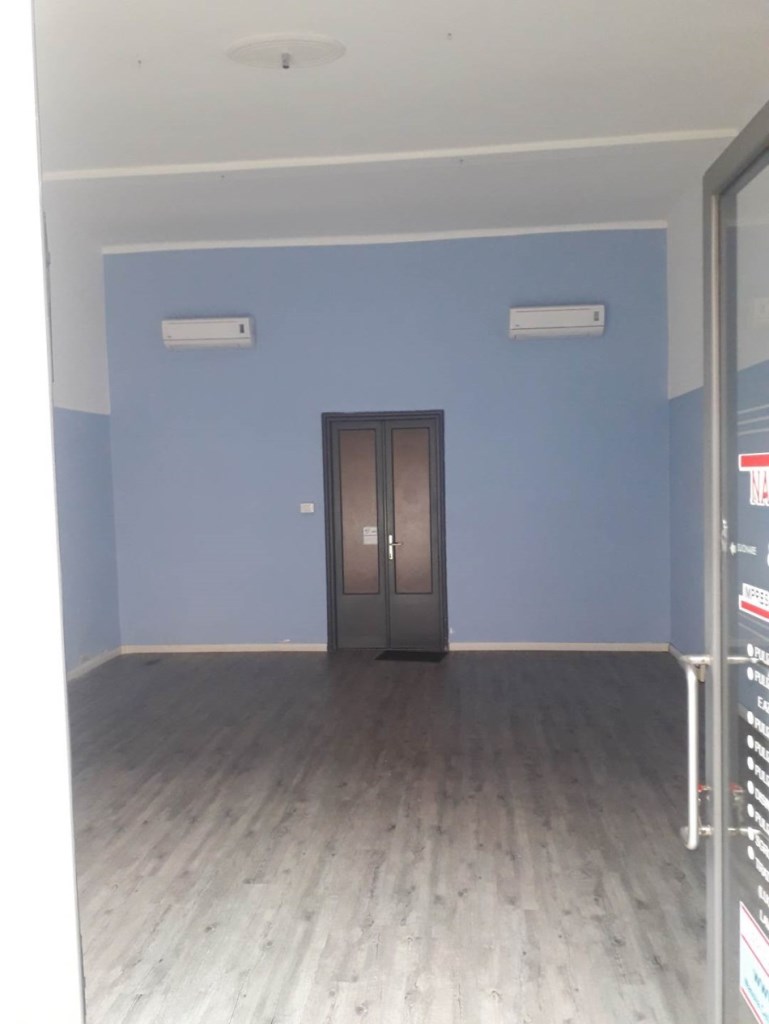locale commerciale in affitto a Voghera