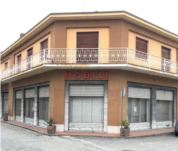 negozio in affitto a Mathi